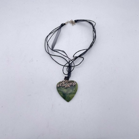 JC Walsh & Sons Ireland Sterling 925 Connemara Marble Shamrock Heart Necklace - Picture 5 of 8